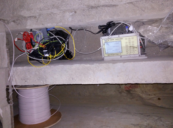 無線網(wǎng)絡(luò)測振儀爆破測振儀現(xiàn)場www.cncartoon.cn